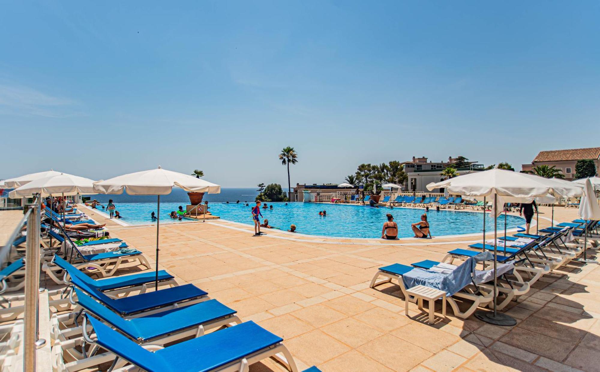De Standing, Piscine, Tennis,